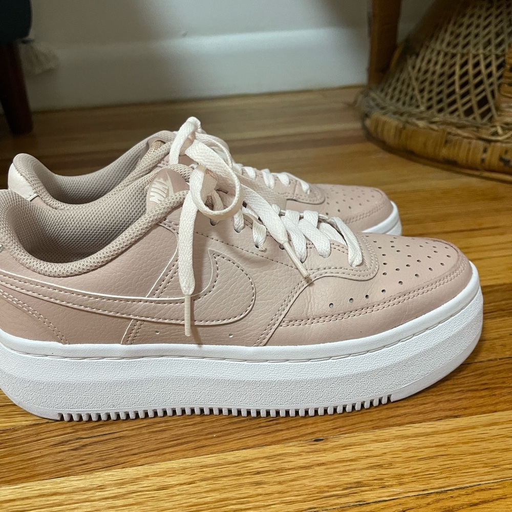Nike Women’s platform Air Force Sz 8.5